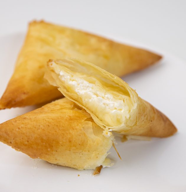 Trokutići sa sirom iz friteze na vrući zrak