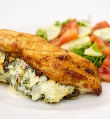 Punjeni pileći file sa krem sirom, špinatom i mozzarellom iz friteze na vrući zrak