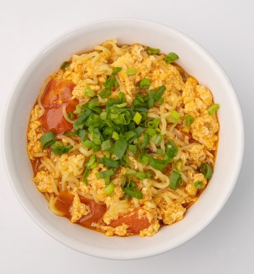 Ramen sa paradajzom i jajima