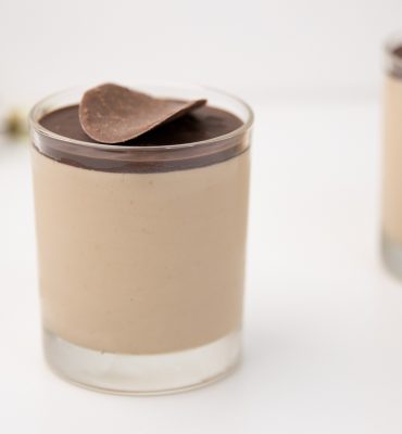 Mousse od mliječne čokolade i slatkog kondenzovanog mlijeka