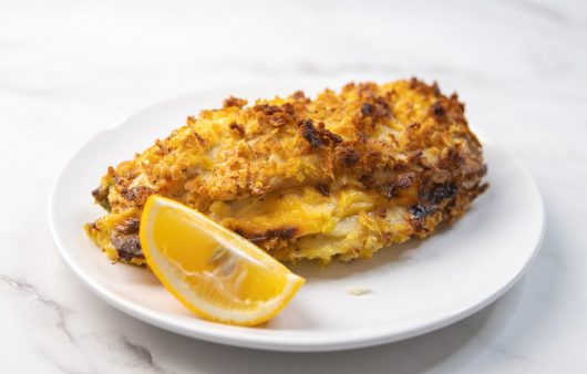 Punjena pileća šnicla iz friteze na vrući zrak