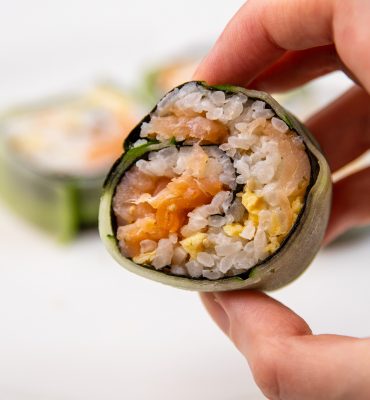 Domaći sushi sa lososom i krastavcem
