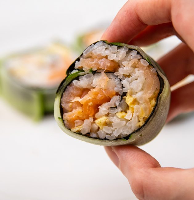 Domaći sushi sa lososom i krastavcem