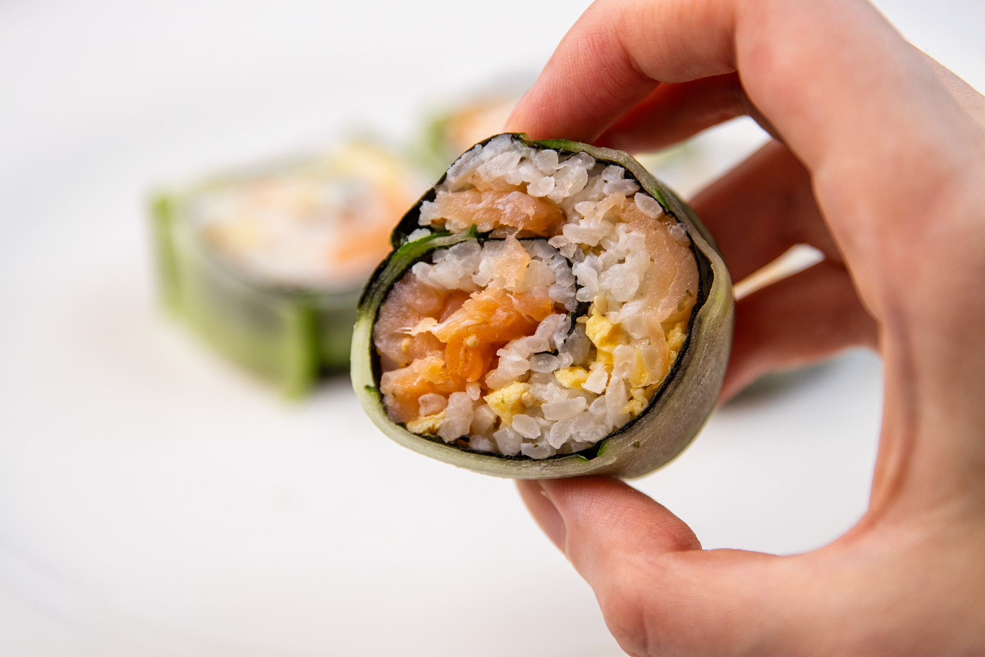 Domaći sushi sa lososom i krastavcem