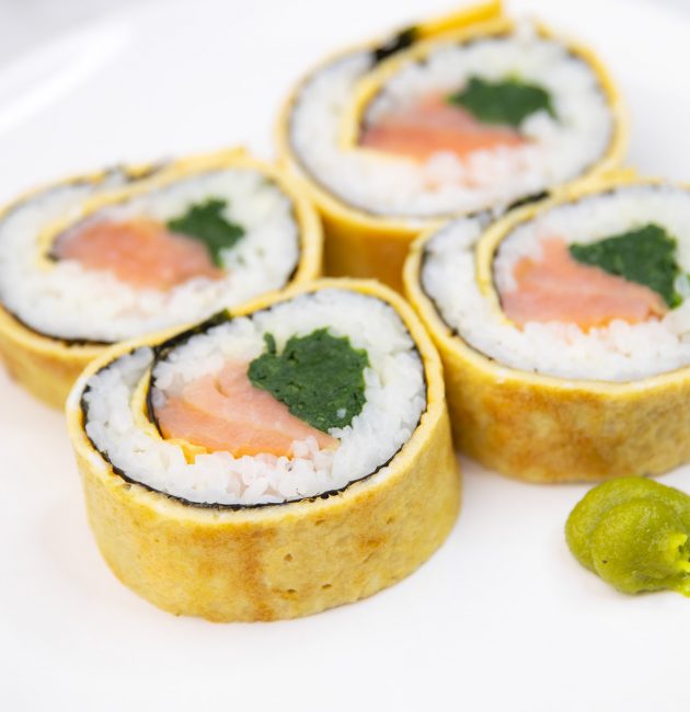 Domaći sushi sa lososom i krastavcem