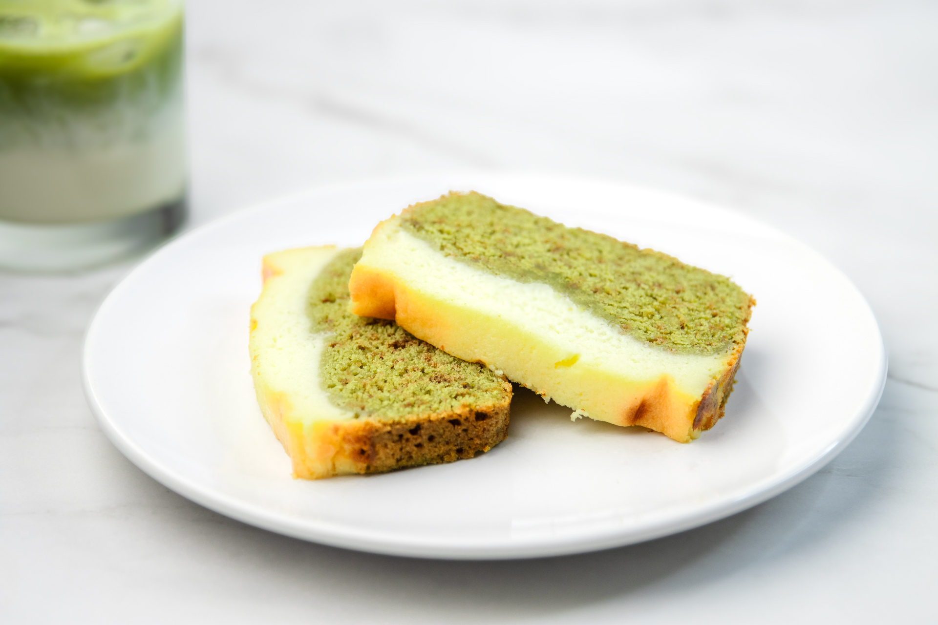 Cheesecake s matcha podlogom