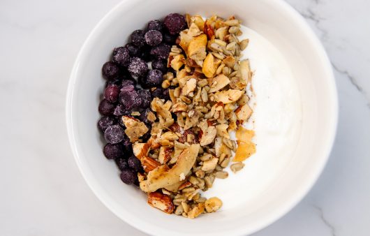 Domaća granola sa indijskim orahom i bademima