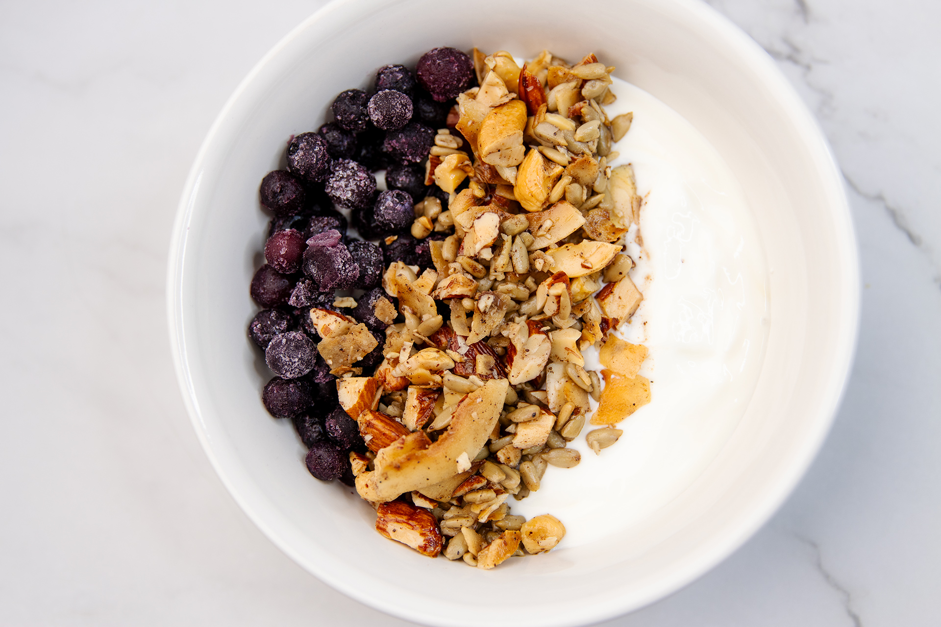 Domaća granola sa indijskim orahom i bademima