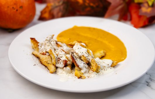 Pileći file sa gorgonzola sosom i pireom od bundeve