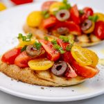 Bruskete sa cherry paradajzom i maslinama