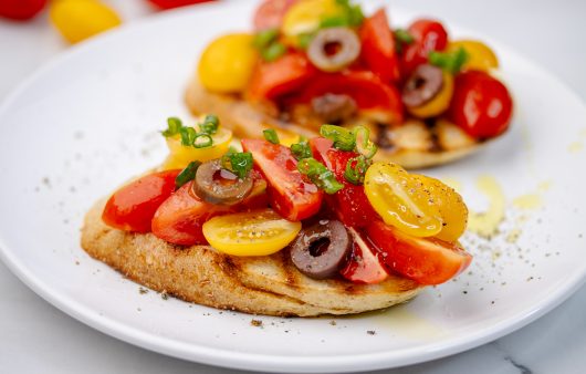 Bruskete sa cherry paradajzom i maslinama