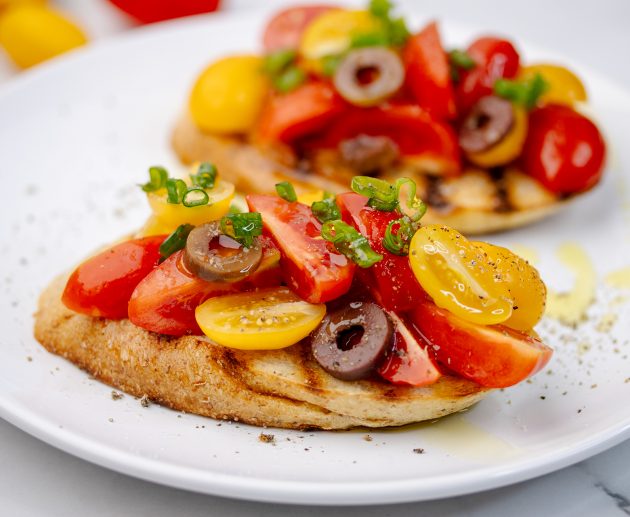 Bruskete sa cherry paradajzom i maslinama