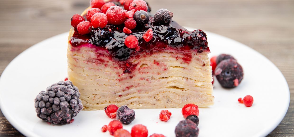 Torta od palačinki sa šumskim voćem