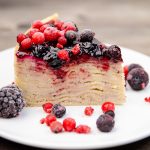 Torta od palačinki sa šumskim voćem
