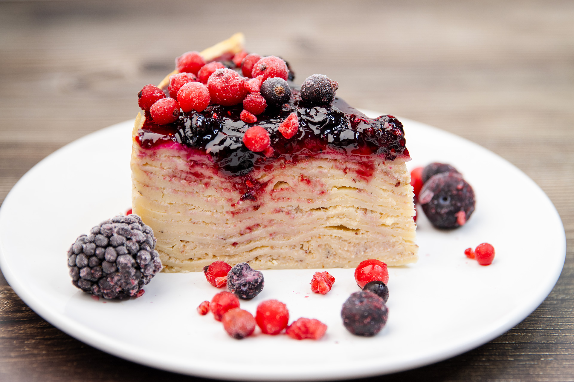 Torta od palačinki sa šumskim voćem