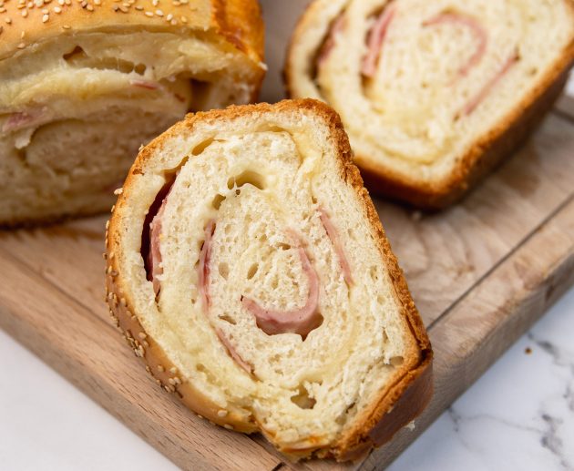 Štrudla sa šunkom i mozzarellom