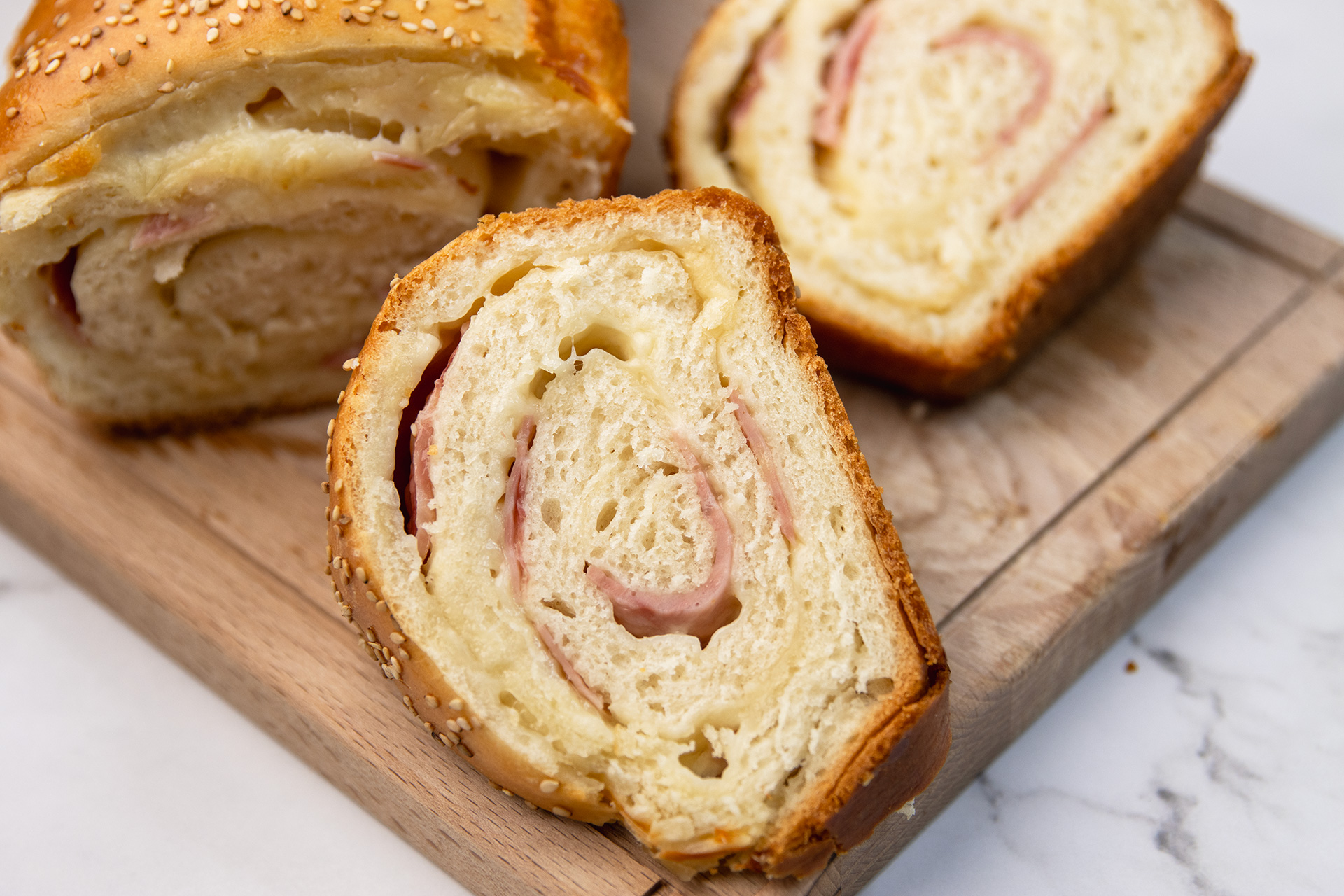 Štrudla sa šunkom i mozzarellom