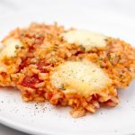 Riža u umaku od paradajza, origana i bijelog luka