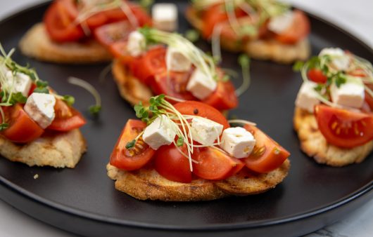 Bruschette sa paradajzom i feta sirom