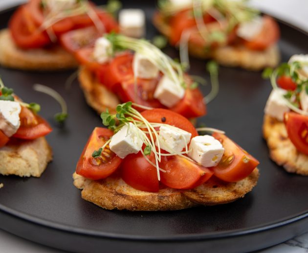 Bruschette sa paradajzom i feta sirom