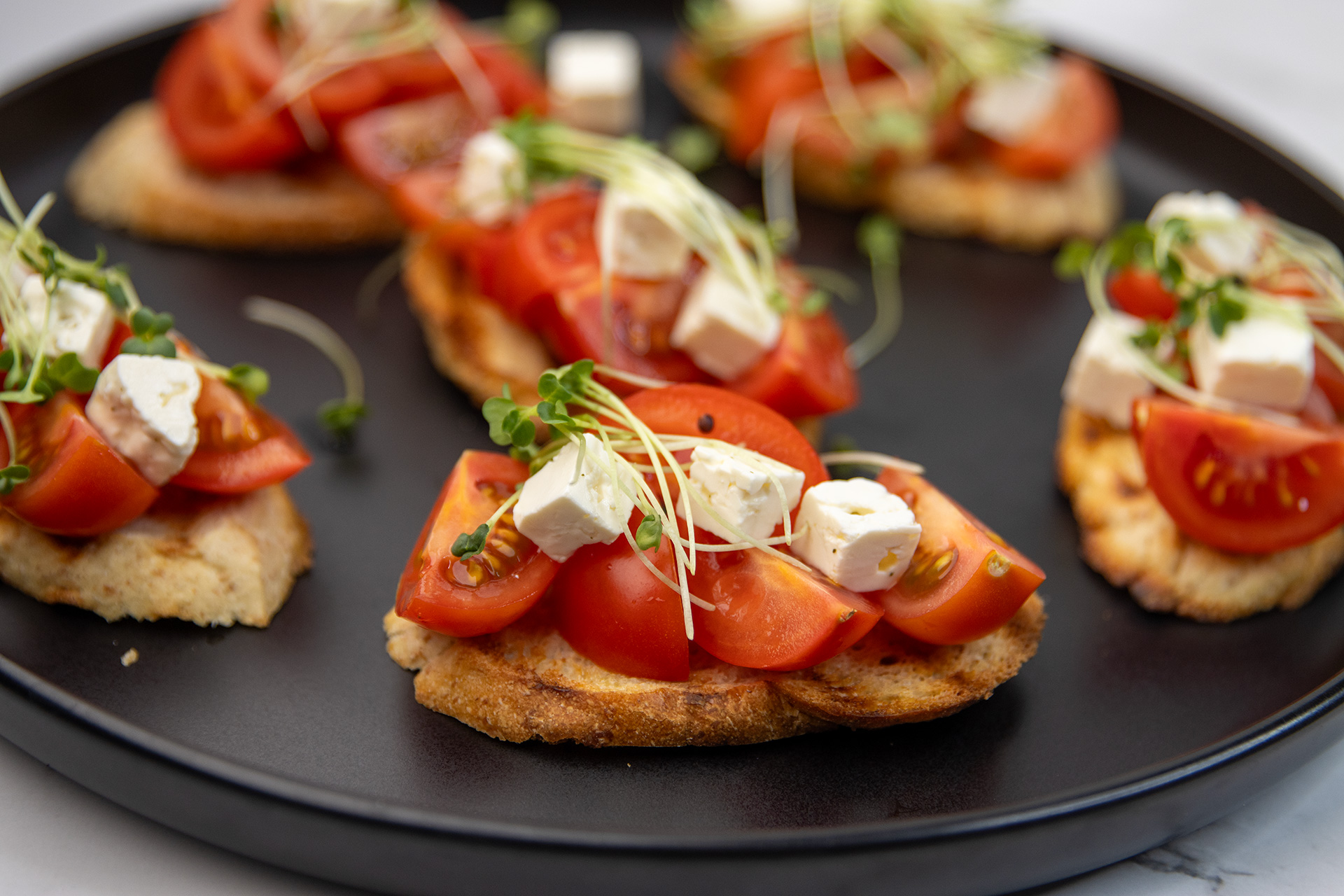 Bruschette sa paradajzom i feta sirom