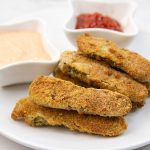 Pohovani kiseli krastavci iz friteze na vrući zrak