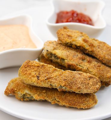 Pohovani kiseli krastavci iz friteze na vrući zrak