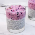 Chia puding sa šumskim voćem