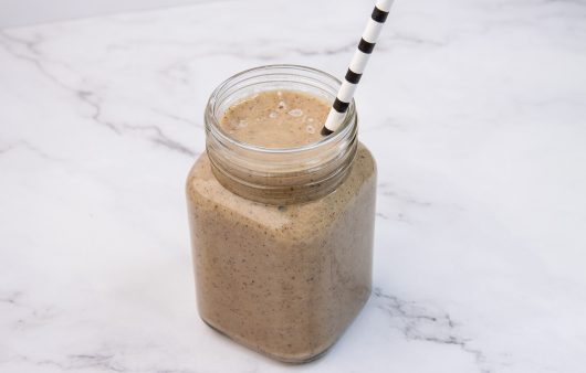 Smoothie od banana i hurmi